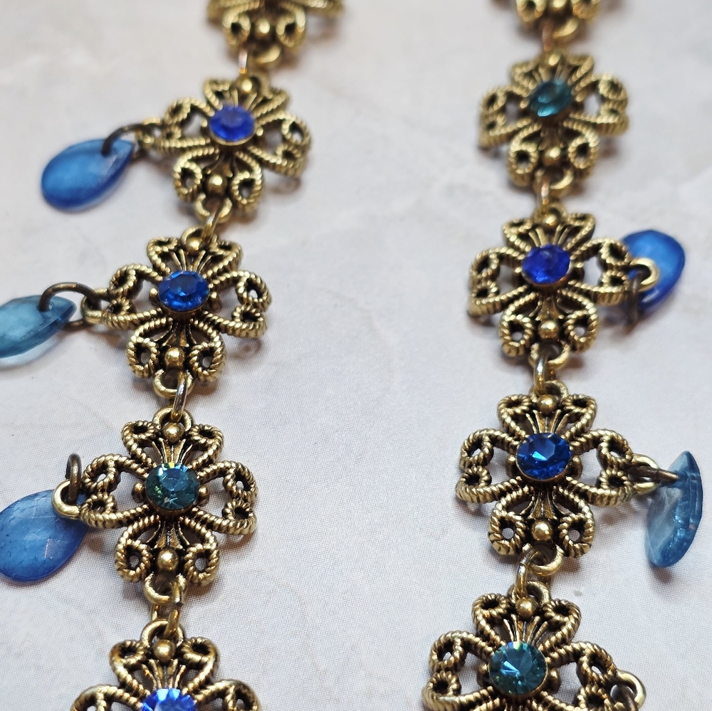 Vintage Avon Blue Briolette Demi-Parure Necklace & Clip-On Earrings Set - Picture 6 of 13
